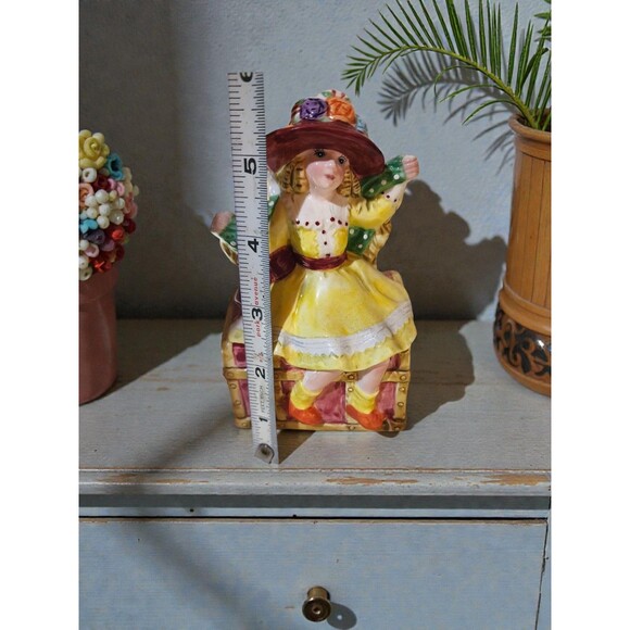1995 Lefton Music Box Girl on Trunk Hello Dolly w/ Box - Picture 6 of 7